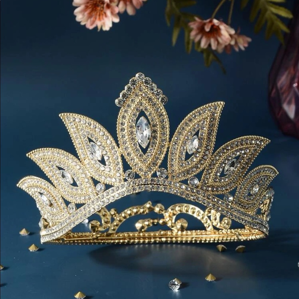 Rhinestone decor bridal crown
